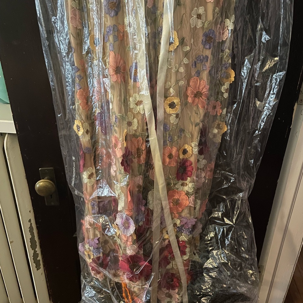Teuta Matoshi Style Floral Garden Party Gown - Picture 8 of 10